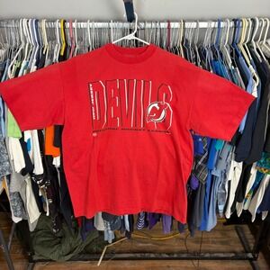 Vintage New Jersey Devils NHL T-Shirt Red Graphic Hockey Tee Mens Large 90s